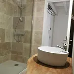 Nid Douillet A Quelques Pas De La Gare. Carcassonne