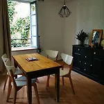 Nid Douillet A Quelques Pas De La Gare.
