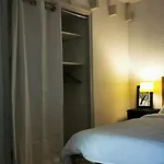 Nid Douillet A Quelques Pas De La Gare. *